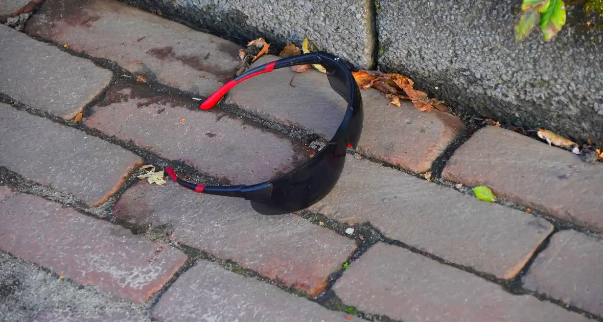 Racefietser en auto in aanrijding - Foto 6