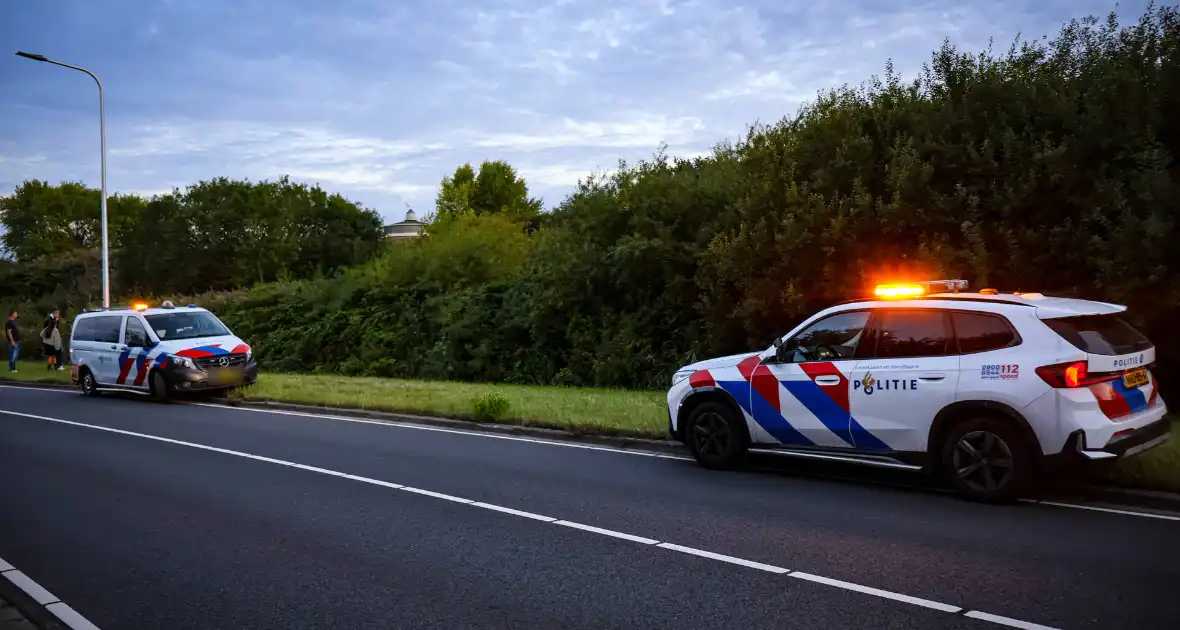 Motorrijder vliegt uit bocht, motor belandt in sloot - Foto 2