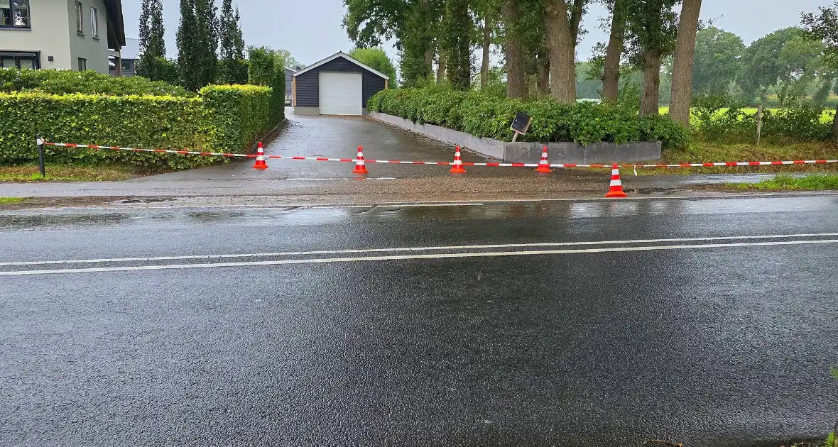 Botsing tussen bestelbus en scooter - Foto 1