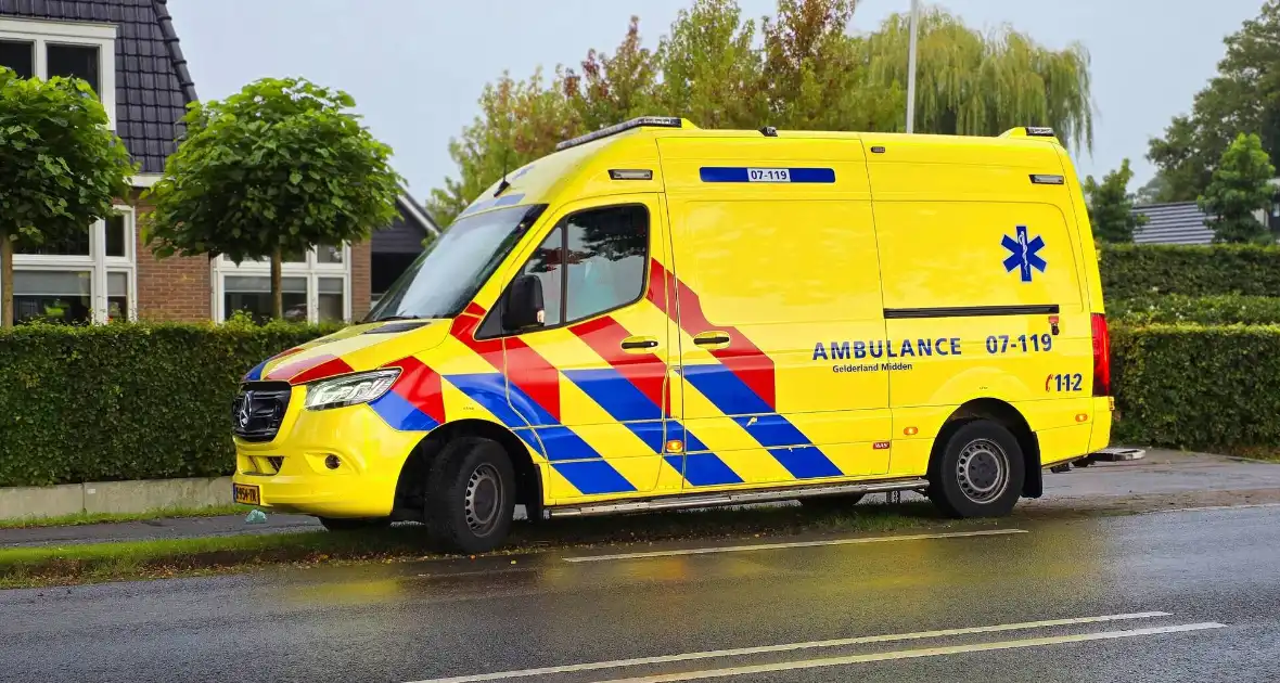 Botsing tussen bestelbus en scooter - Foto 2