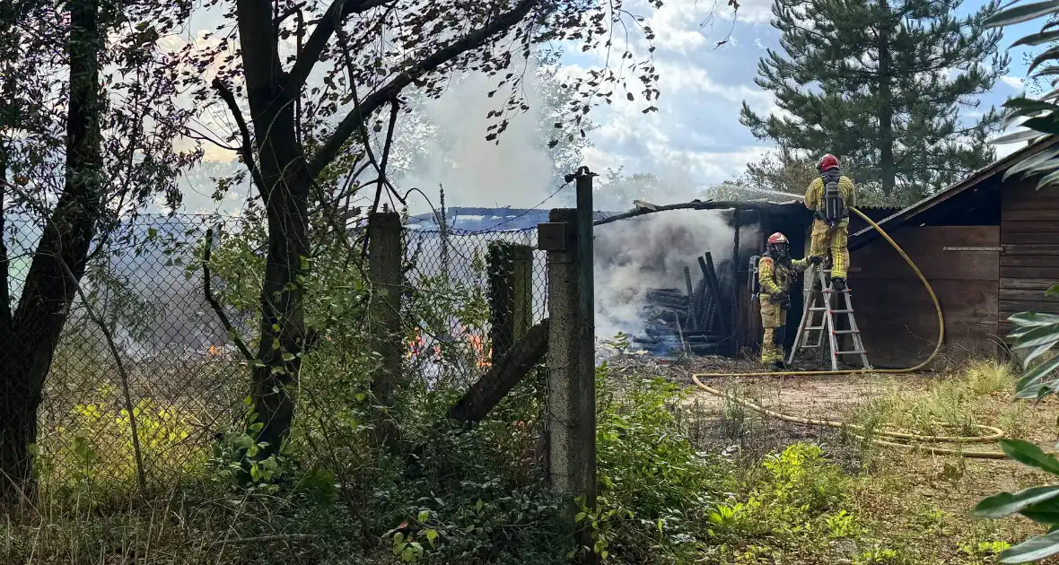 Schuur in vlammen opgeroepen brandweer