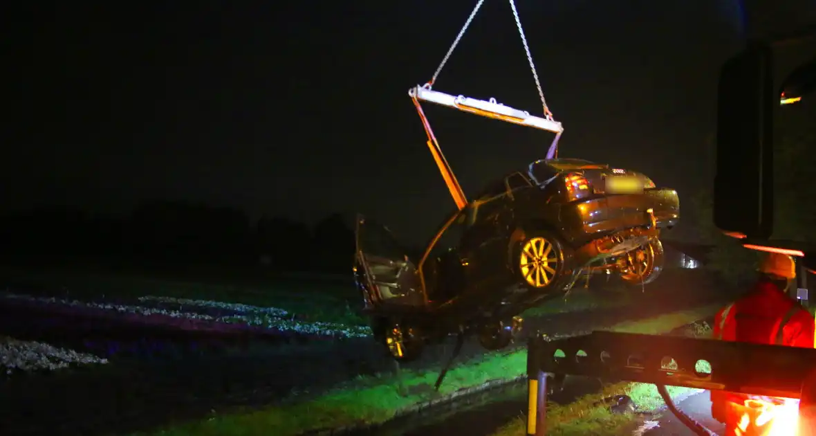 Automobilist haalt nat pak na te water raken - Foto 6