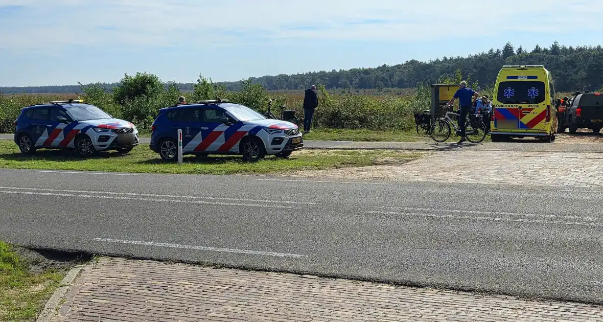 Parachutisten vast in boom