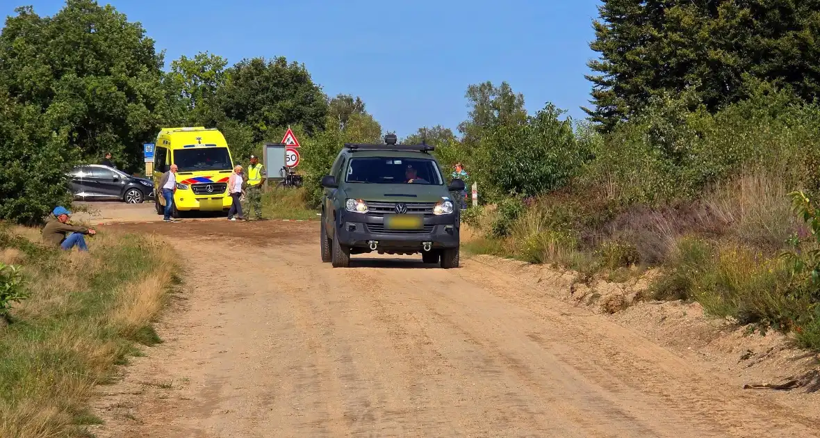 Parachutisten vast in boom - Foto 2