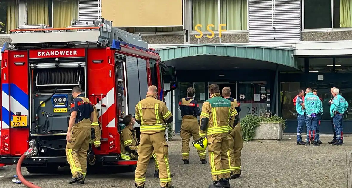 Brand op vierde etage van flatgebouw - Foto 4