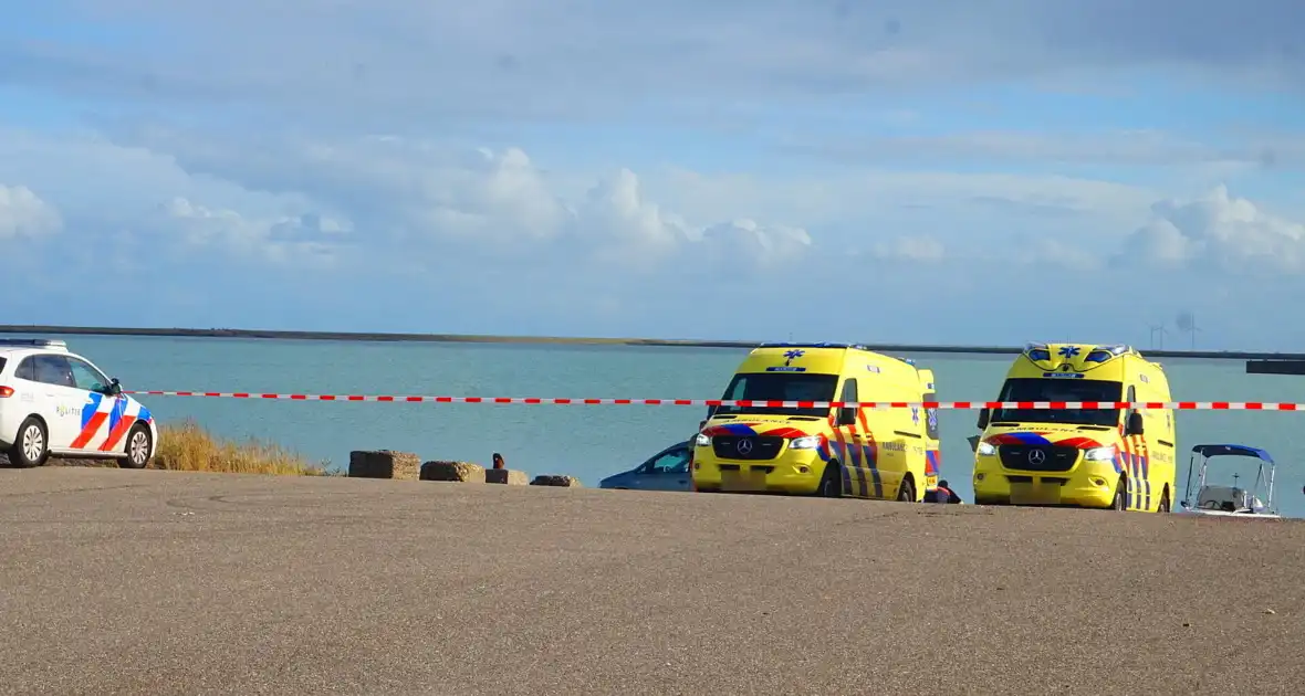 Passerende boot redt drenkeling, maar hulp te laat