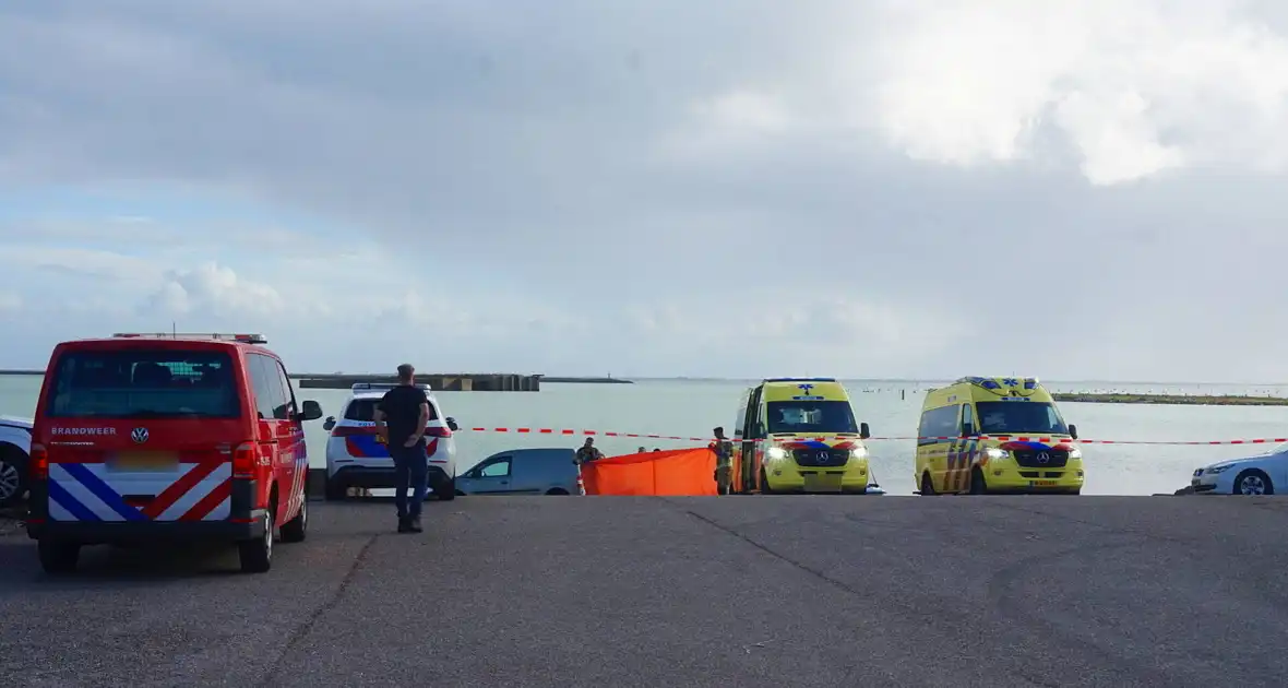 Passerende boot redt drenkeling, maar hulp te laat - Foto 2
