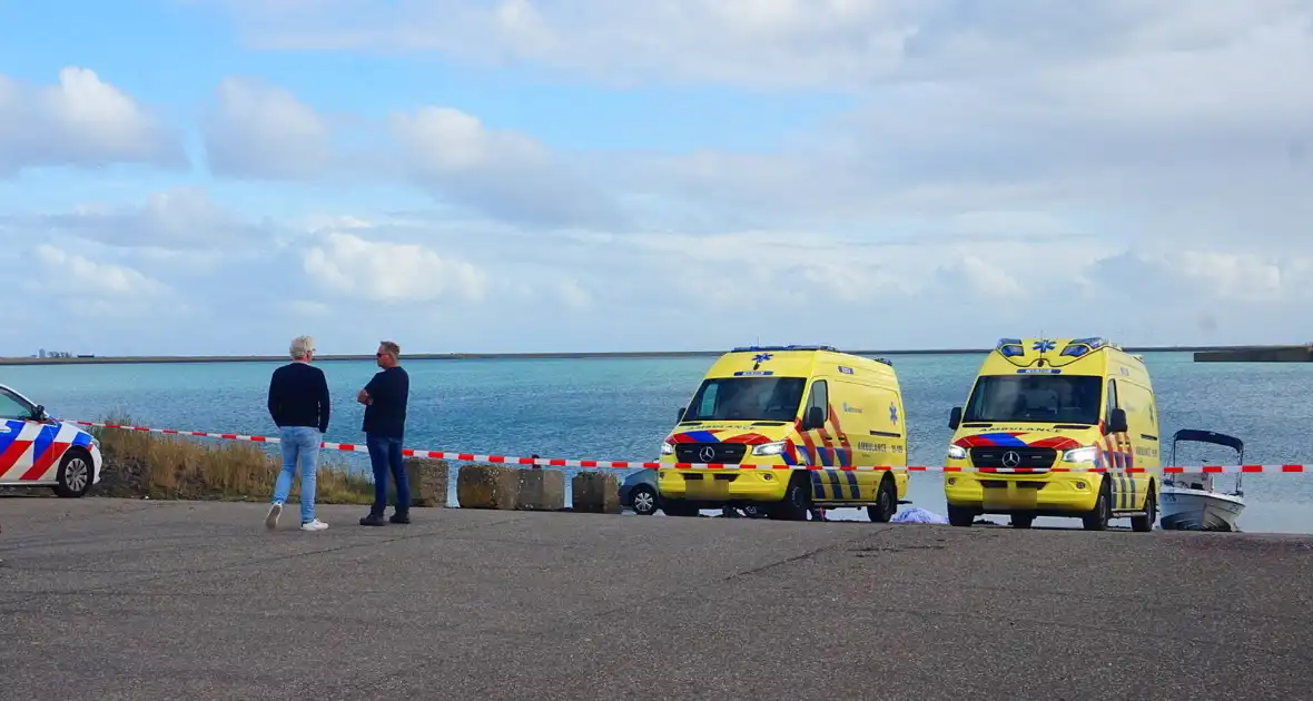 Passerende boot redt drenkeling, maar hulp te laat - Foto 6