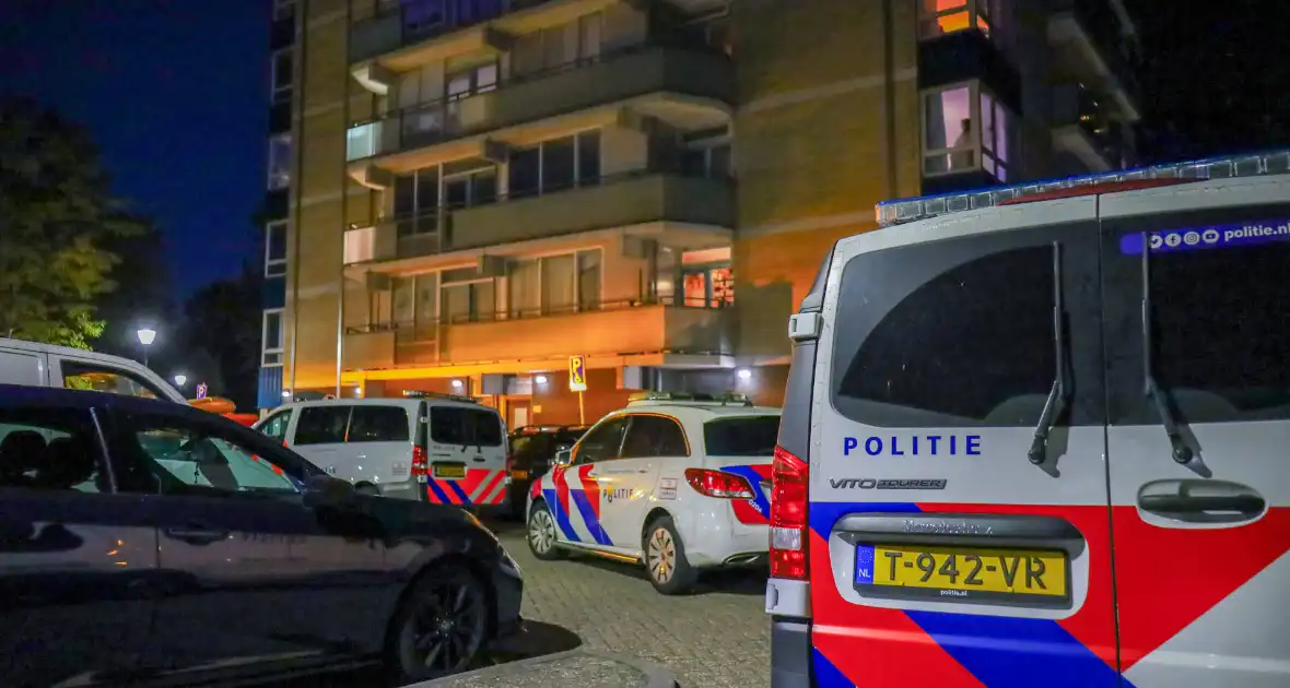 Steekpartij in flatgebouw vereist snelle medische hulp