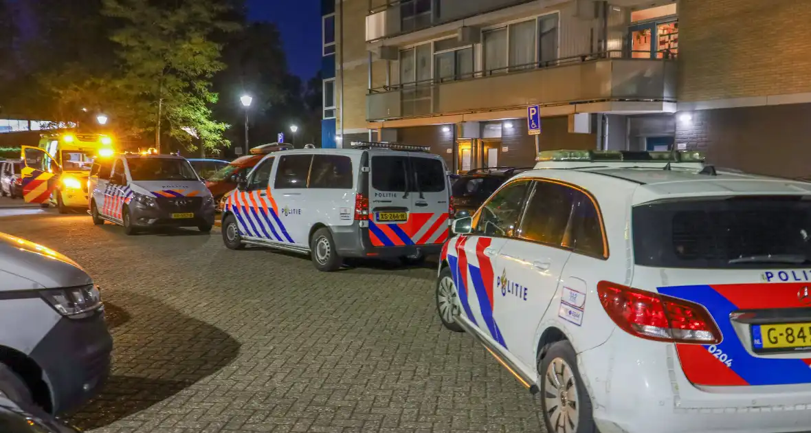 Steekpartij in flatgebouw vereist snelle medische hulp - Foto 1