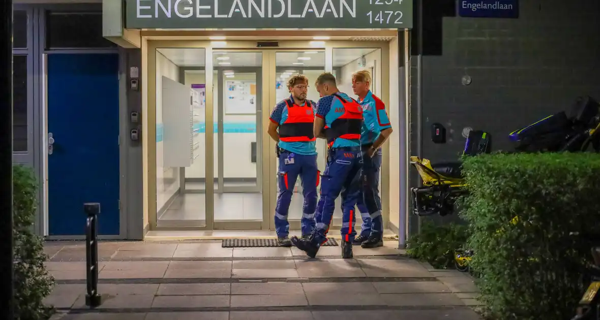 Steekpartij in flatgebouw vereist snelle medische hulp - Foto 2