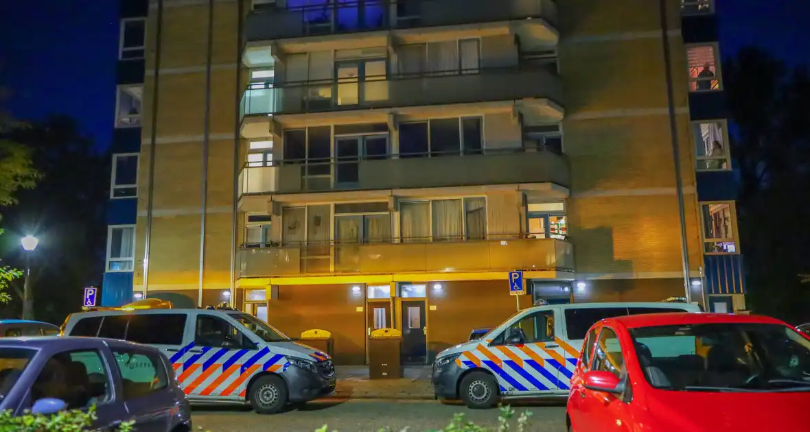 Steekpartij in flatgebouw vereist snelle medische hulp - Foto 3
