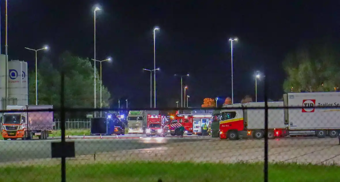 Middelbrand in distributiecentrum - Foto 1