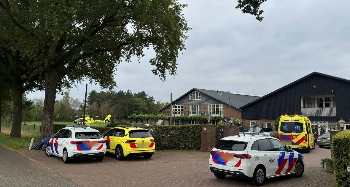 Vrouw zwaargewond na val van paard