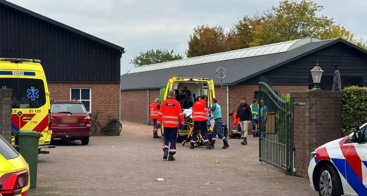 Vrouw zwaargewond na val van paard - Foto 2