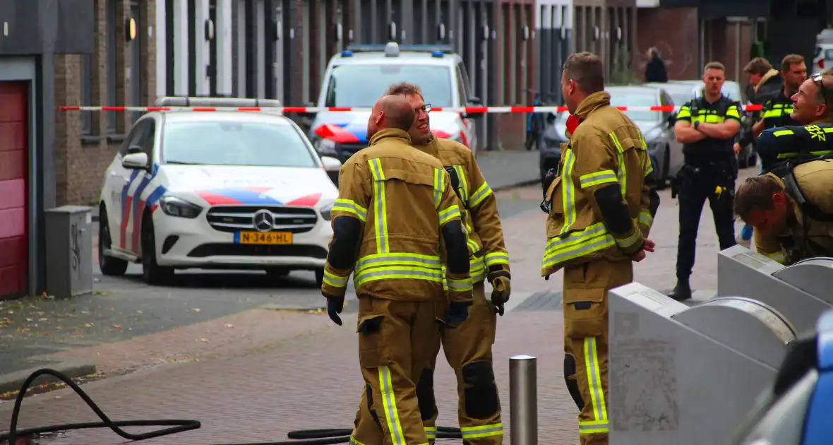 Dakbrand op flatgebouw snel geblust - Foto 3