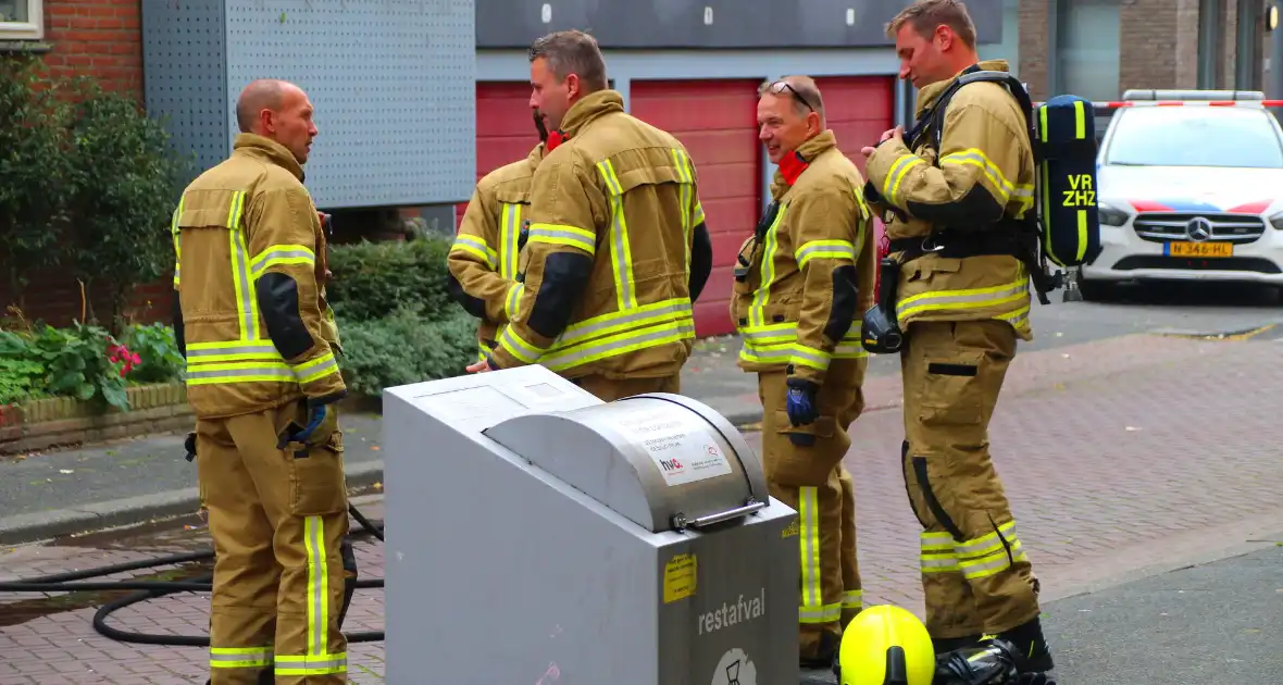 Dakbrand op flatgebouw snel geblust - Foto 6