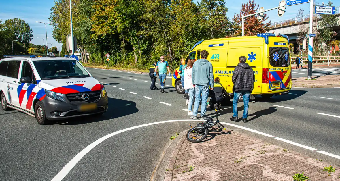 Kind op fiets aangereden op kruising - Foto 1