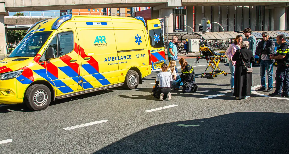 Kind op fiets aangereden op kruising - Foto 2