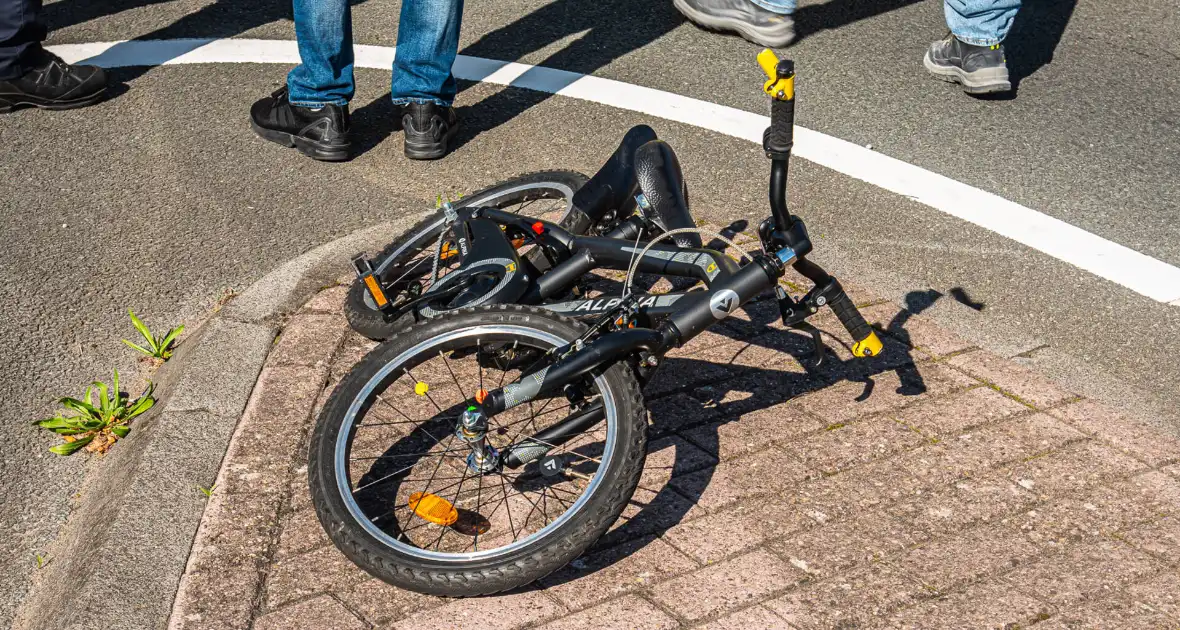 Kind op fiets aangereden op kruising - Foto 3