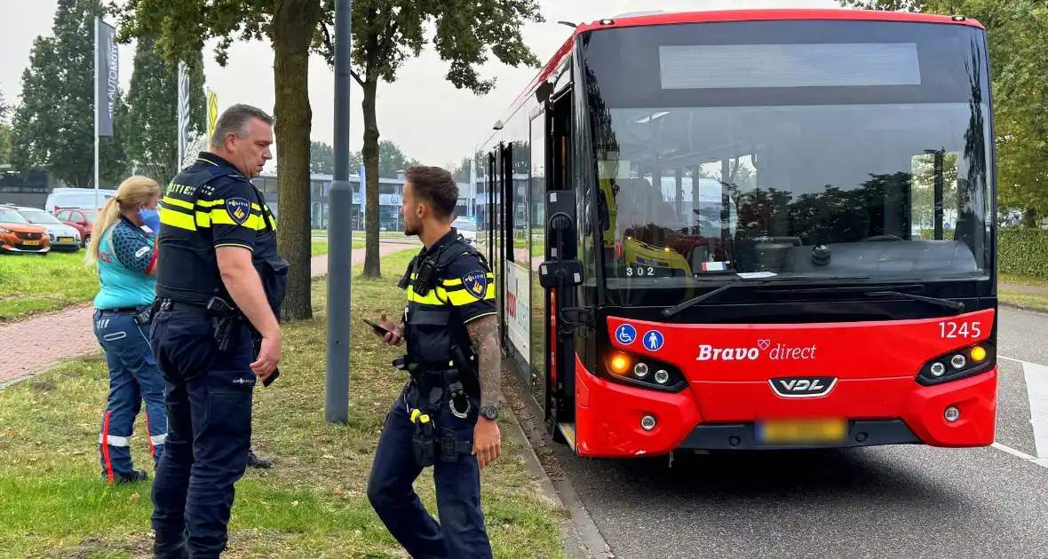 Fietser gewond na aanrijding met lijnbus - Foto 3