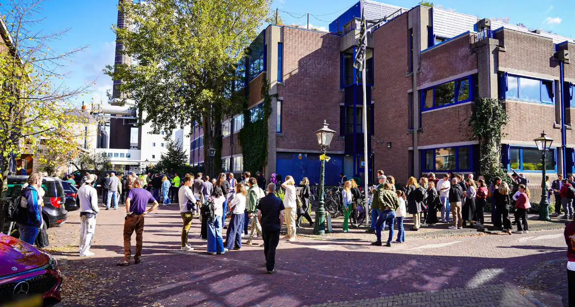 Explosieven team onderzoekt pakket