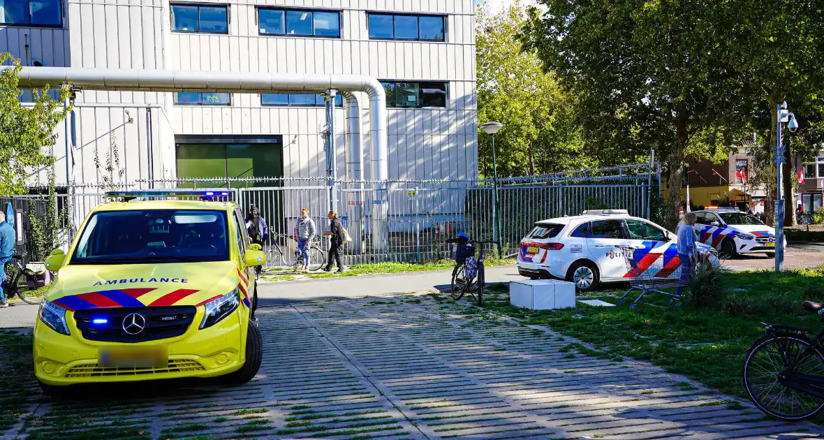 Explosieven team onderzoekt pakket - Foto 6