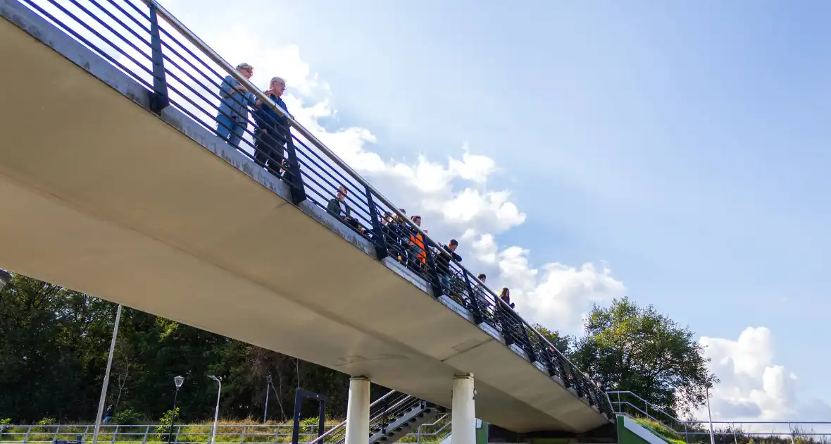 Auto botst achterop voertuig met kind erin - Foto 9