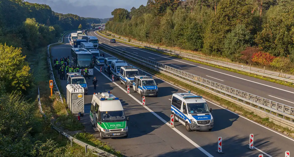 Grote grenscontrole op PSV-fans - Foto 2