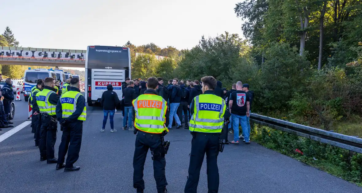 Grote grenscontrole op PSV-fans - Foto 3