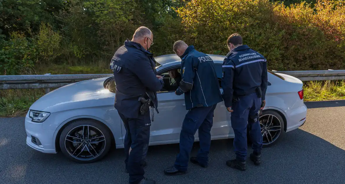 Grote grenscontrole op PSV-fans - Foto 4
