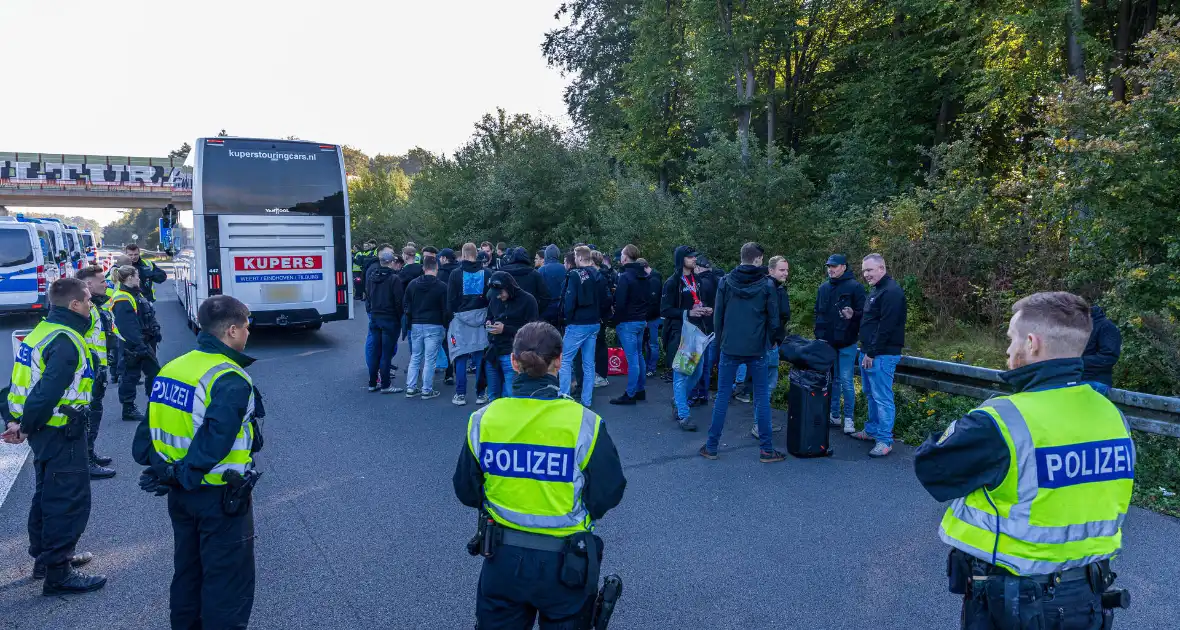 Grote grenscontrole op PSV-fans - Foto 5