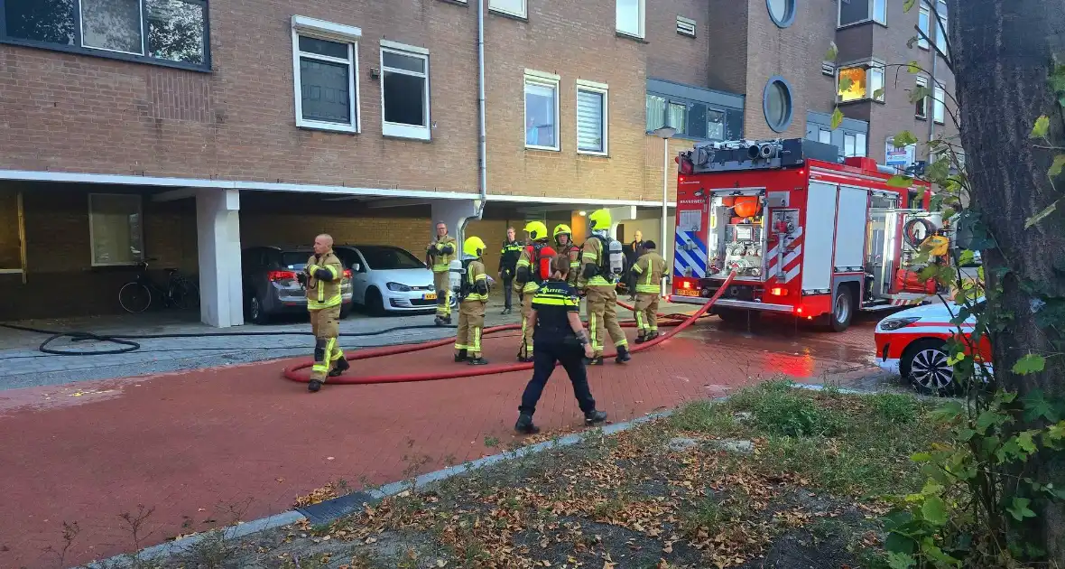 Veel rookontwikkeling bij keukenbrand, omliggende woningen ontruimd - Foto 3