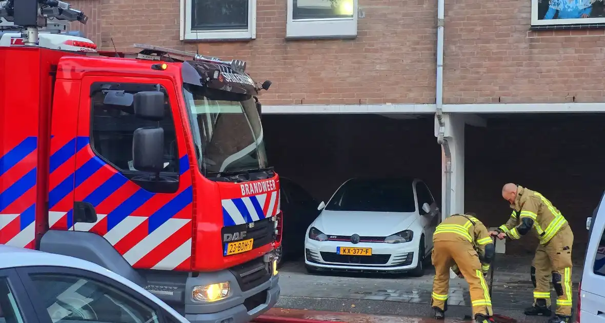 Veel rookontwikkeling bij keukenbrand, omliggende woningen ontruimd - Foto 7