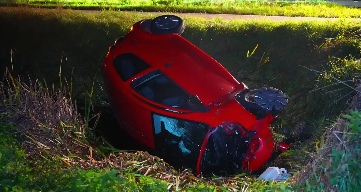 Traumateam ingezet voor een voertuig te water - Foto 6
