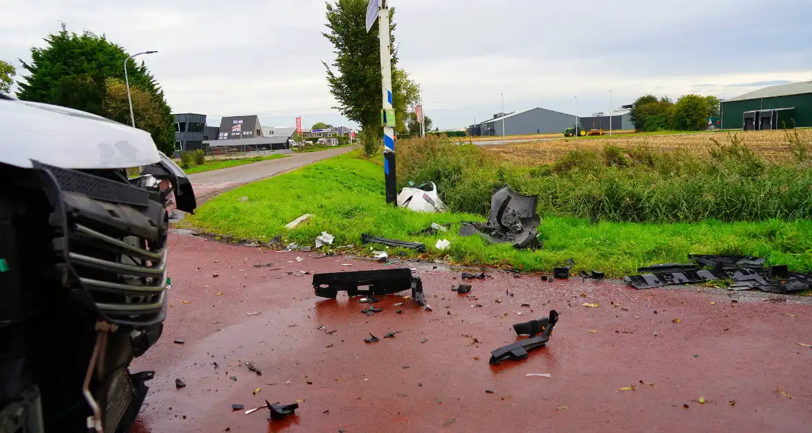Auto in water na botsing