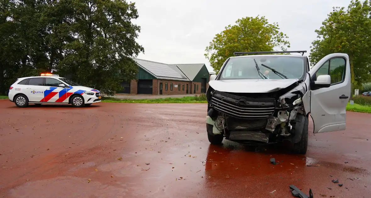 Auto in water na botsing - Foto 2
