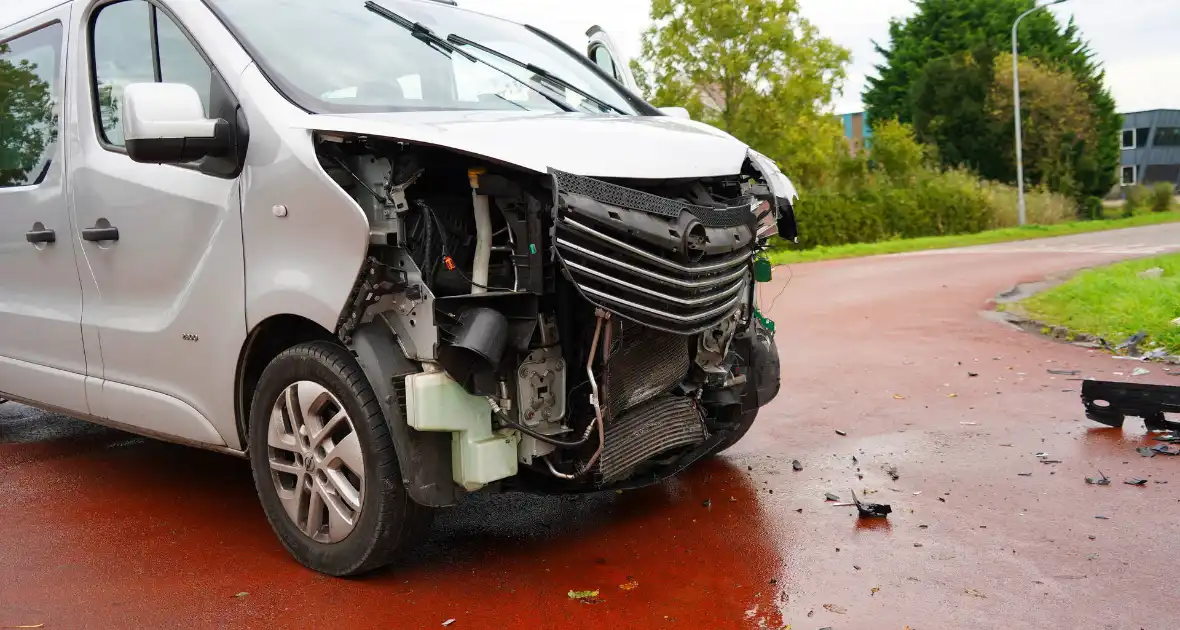 Auto in water na botsing - Foto 5