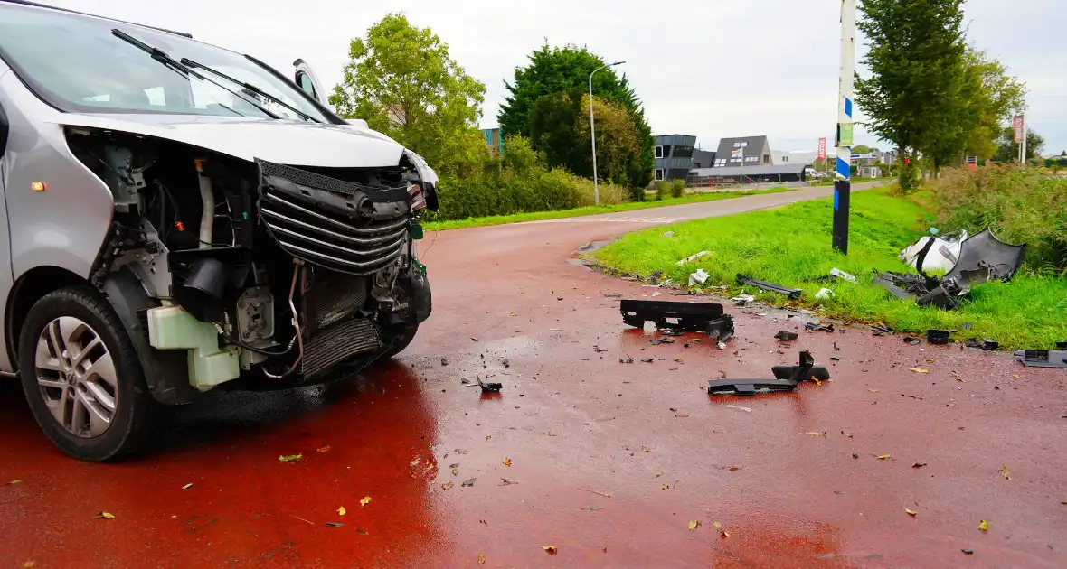 Auto in water na botsing - Foto 6