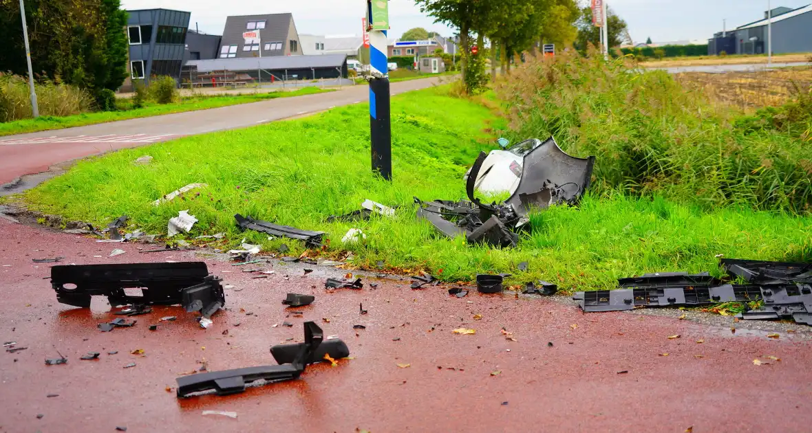 Auto in water na botsing - Foto 7