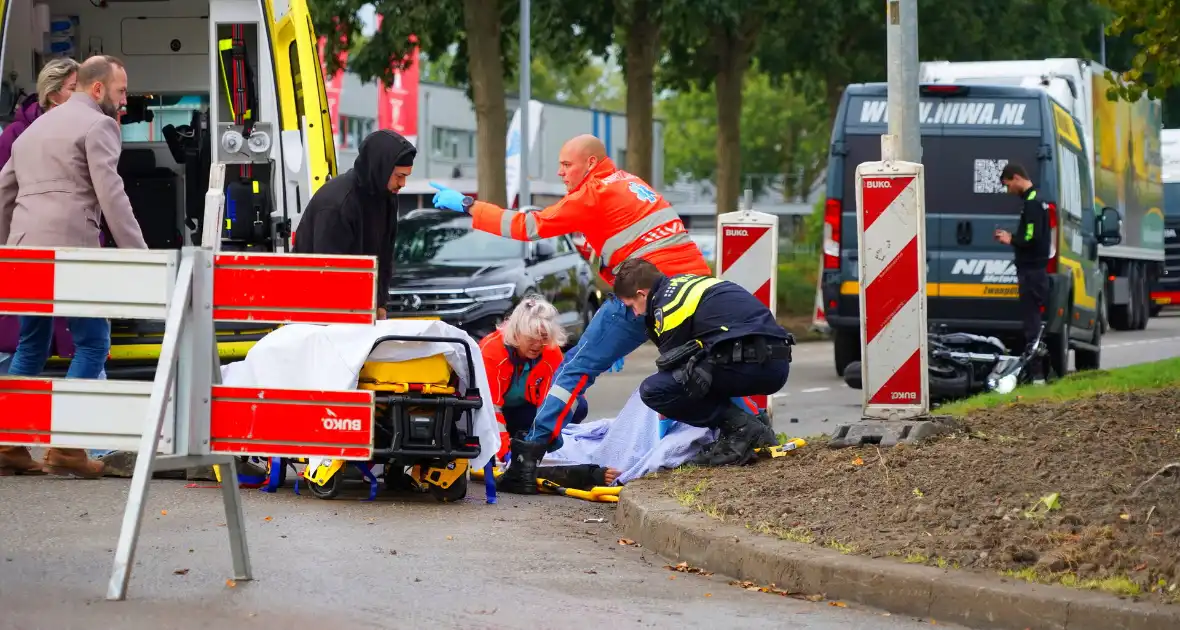 Motorrijdster gewond na val - Foto 1