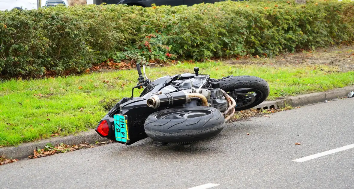 Motorrijdster gewond na val - Foto 3