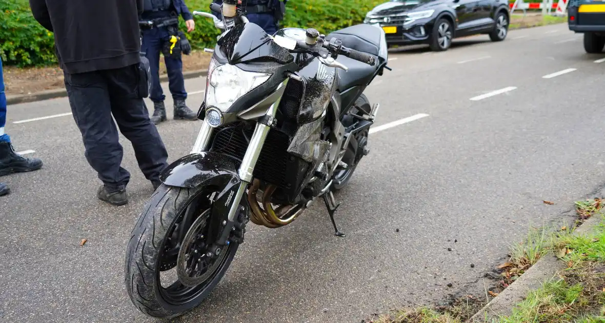 Motorrijdster gewond na val - Foto 7