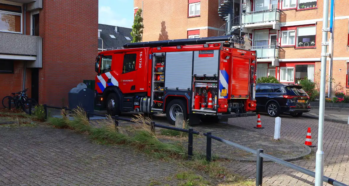 Dakrand waait los tijdens storm Amy - Foto 2