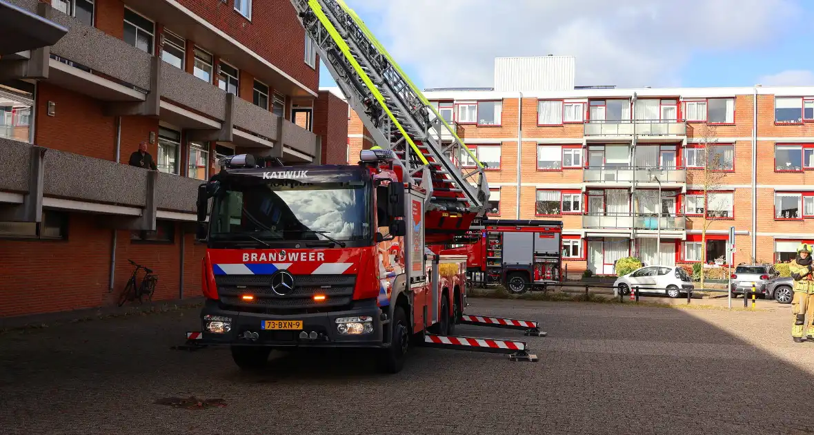 Dakrand waait los tijdens storm Amy - Foto 3