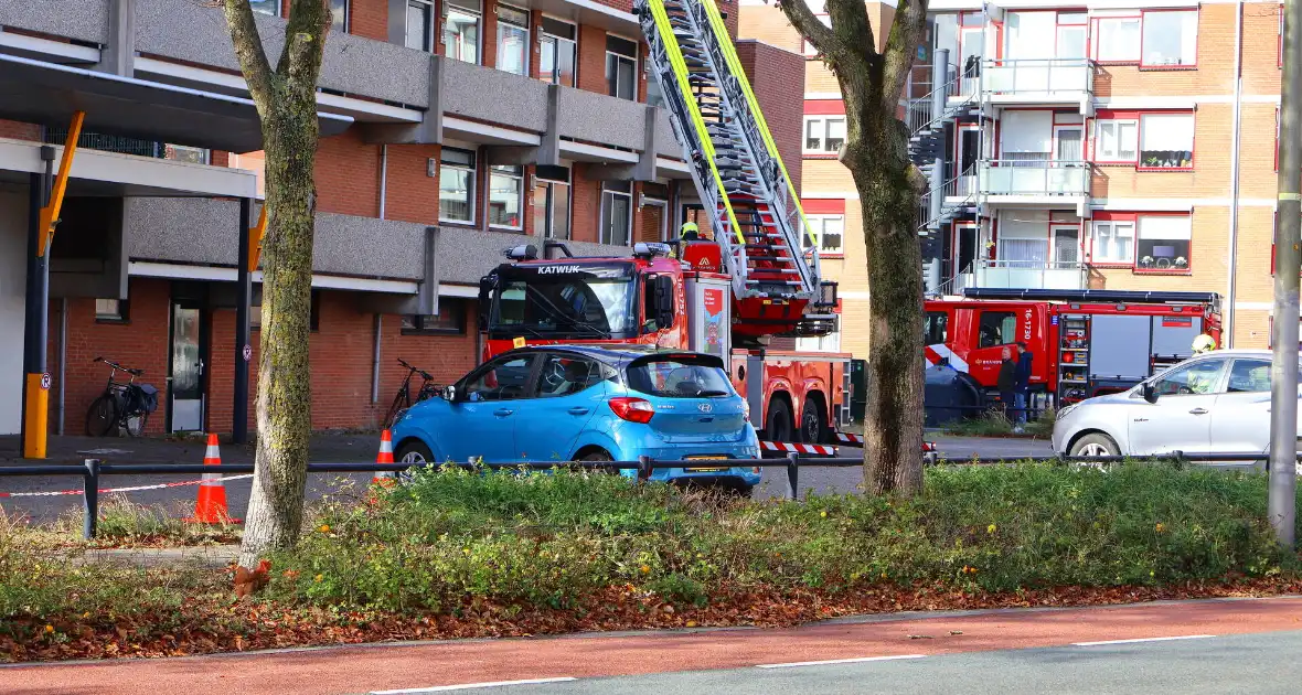 Dakrand waait los tijdens storm Amy - Foto 5