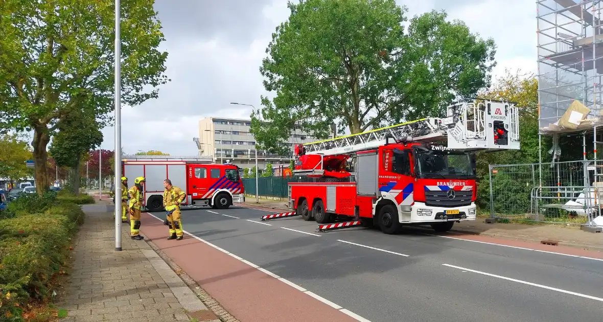 Loshangende plaat bij flat in renovatie - Foto 1