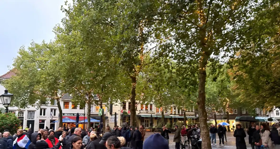 Politie aanwezig bij protest om opvangcentrum