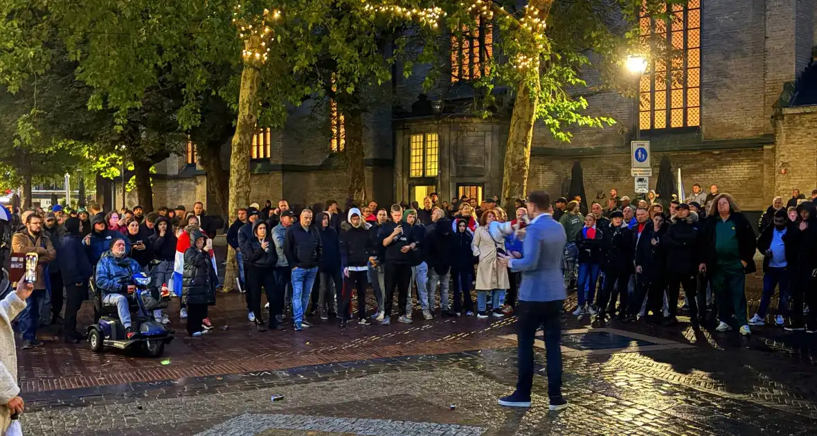 Politie aanwezig bij protest om opvangcentrum - Foto 5