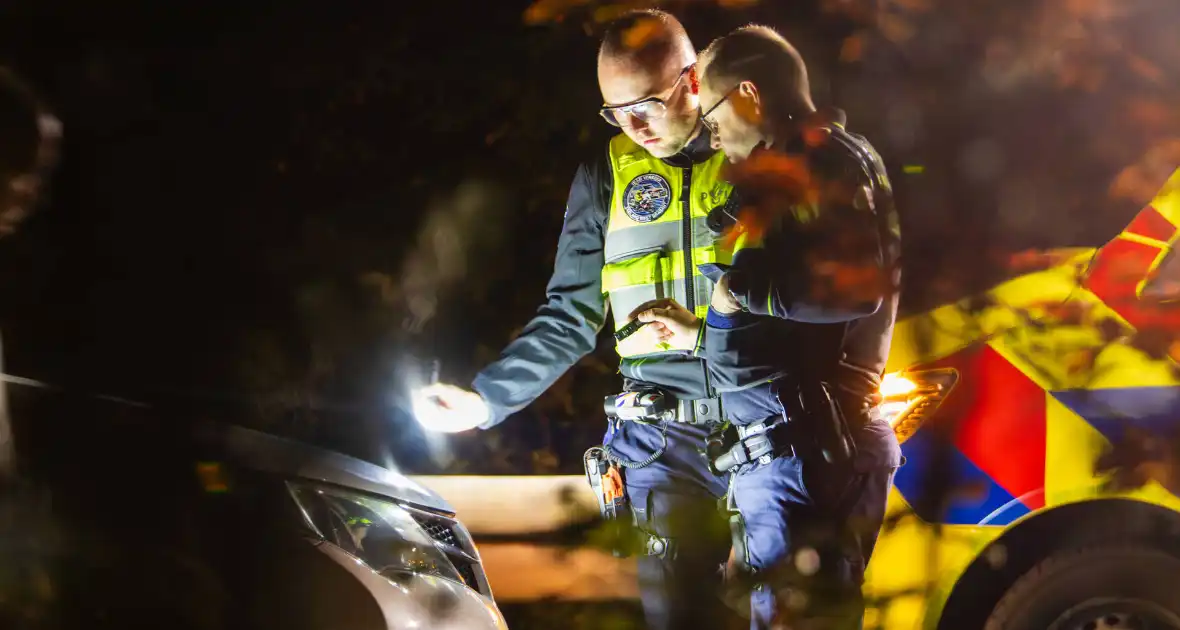 Vrouw ernstig gewond bij aanrijding met auto - Foto 1